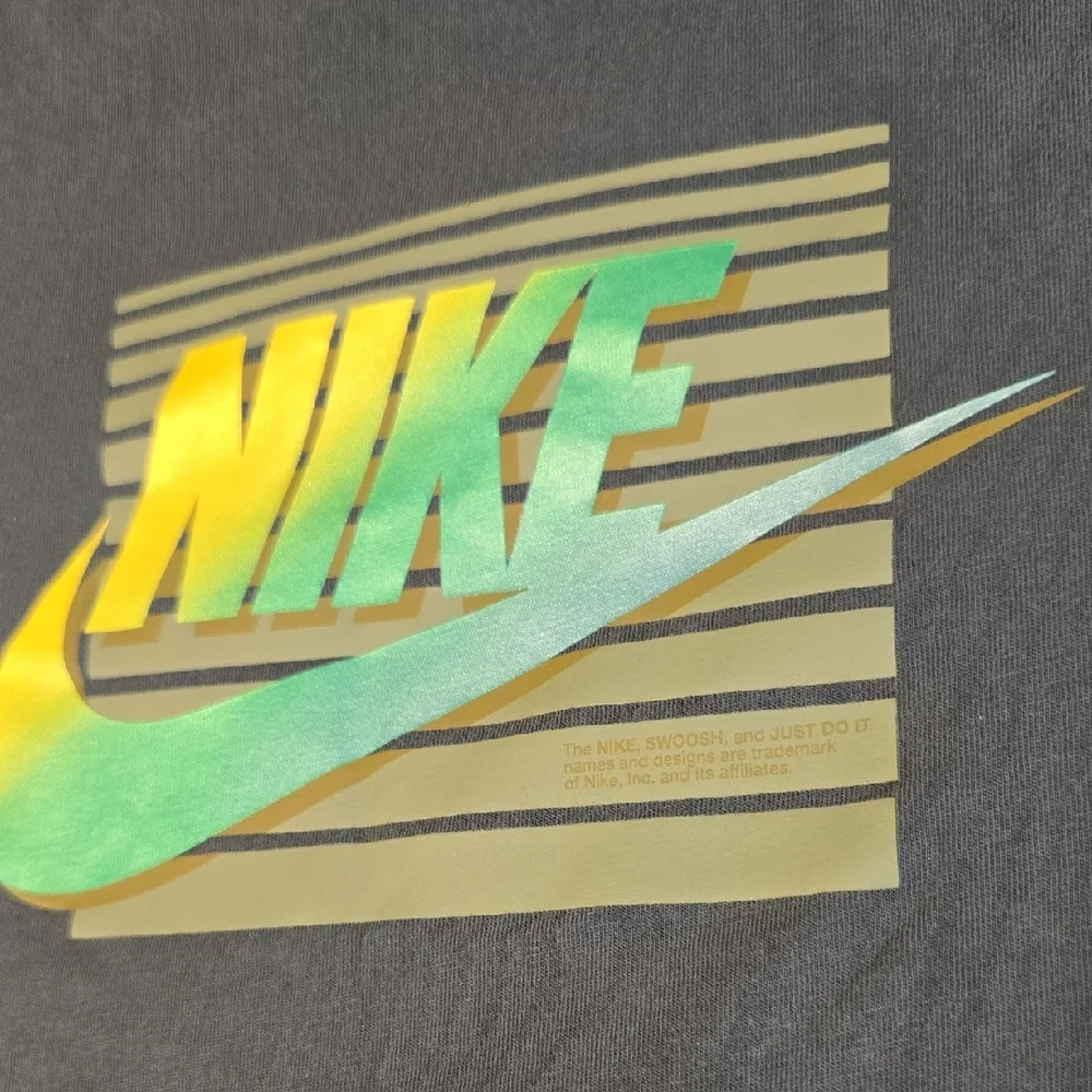 Nike Kids Graphic T-Shirt Forest Green Yellow Green Gradient Logo‎ Size Large L